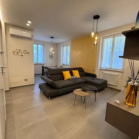 Casa Giovanni By World アパート キアーヴァリ